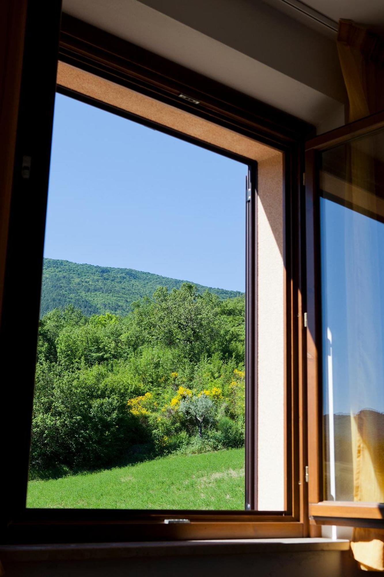 Relais Parco Del Subasio Villa Piano Delle Pieve Luaran gambar