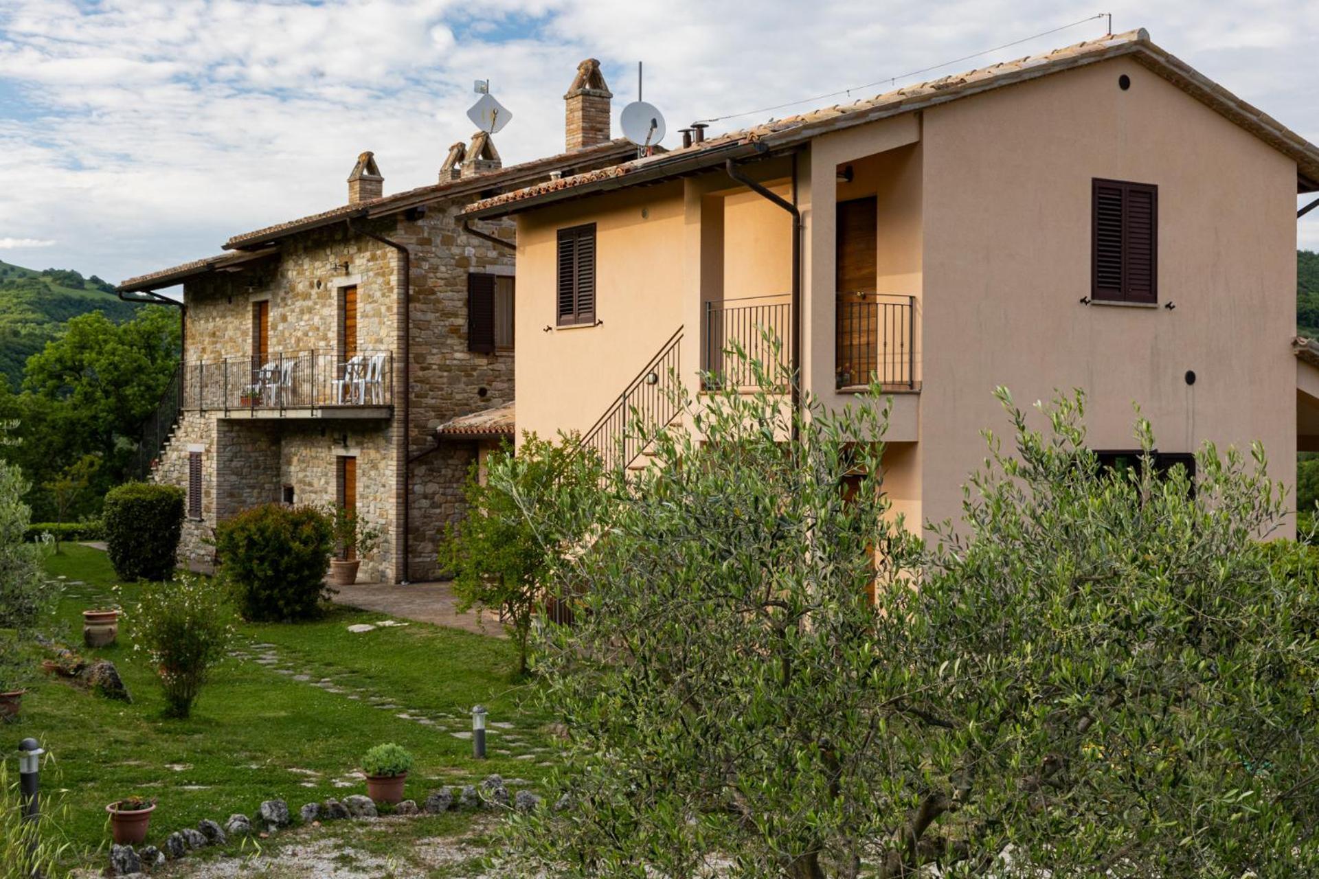 Relais Parco Del Subasio Villa Piano Delle Pieve Luaran gambar
