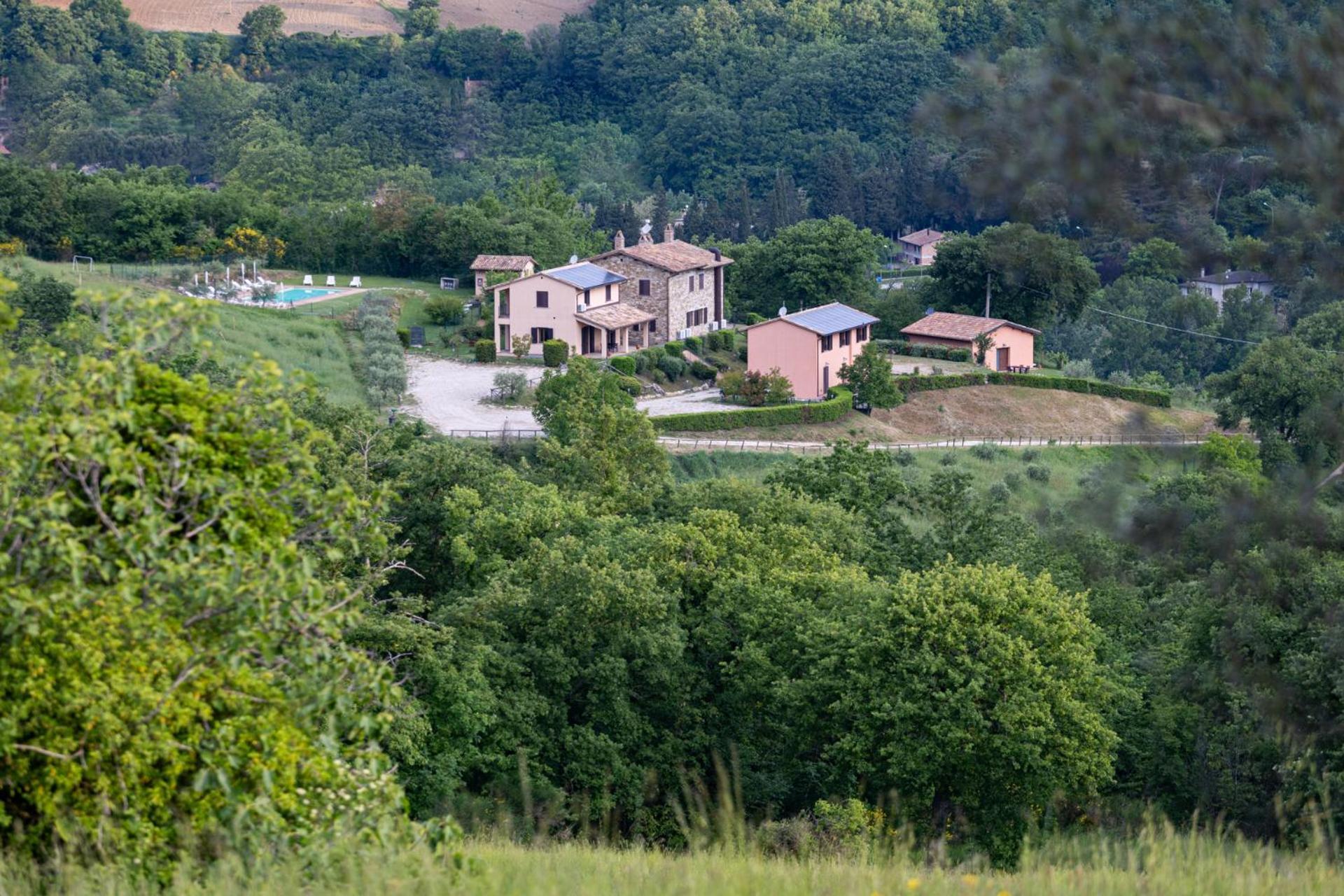 Relais Parco Del Subasio Villa Piano Delle Pieve Luaran gambar