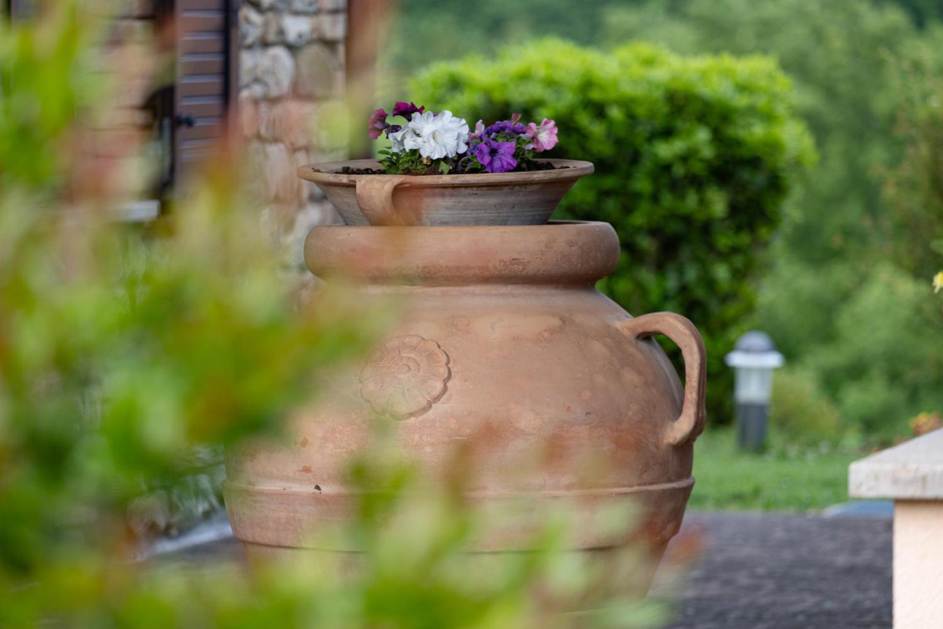 Relais Parco Del Subasio Villa Piano Delle Pieve Luaran gambar