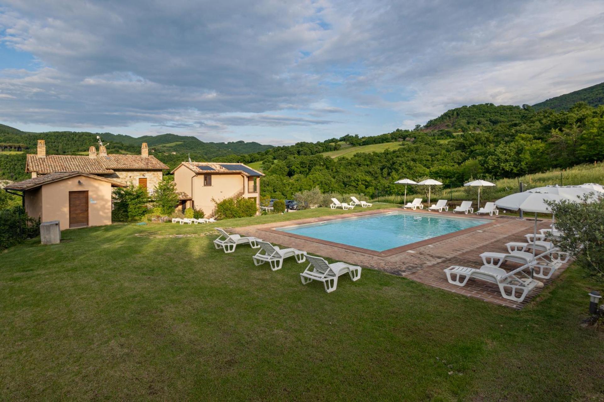 Relais Parco Del Subasio Villa Piano Delle Pieve Luaran gambar