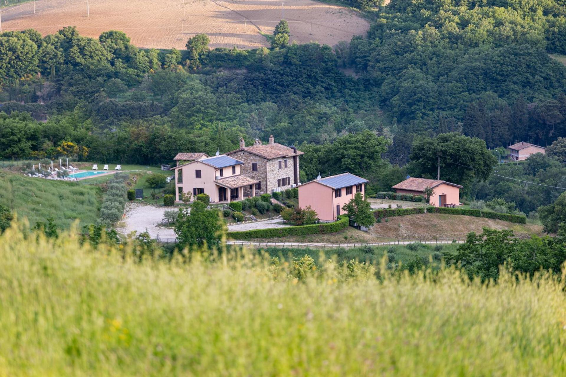 Relais Parco Del Subasio Villa Piano Delle Pieve Luaran gambar